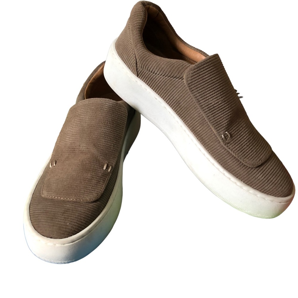 Aerosols slip on shoes